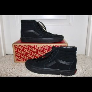 All black Canvas Sk8-Hi Vans